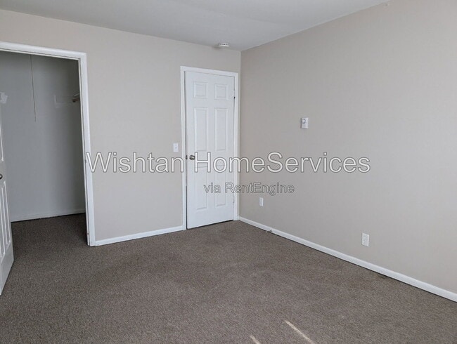Building Photo - 204 Charleston Blvd
