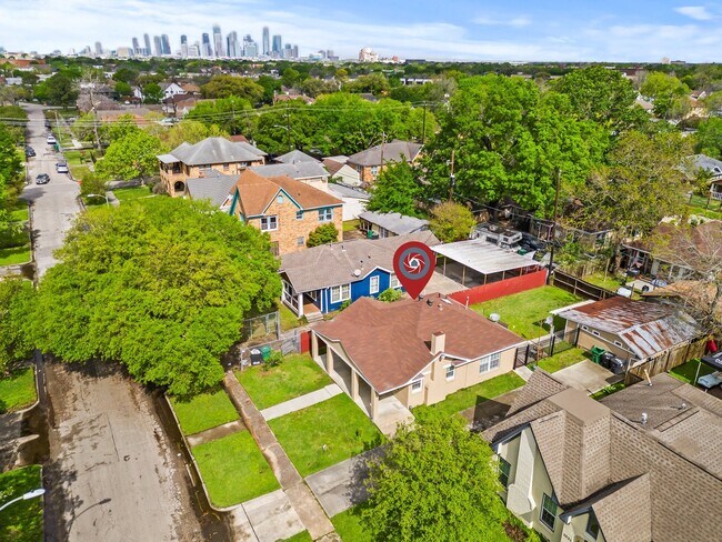 Building Photo - 5217 Claremont St