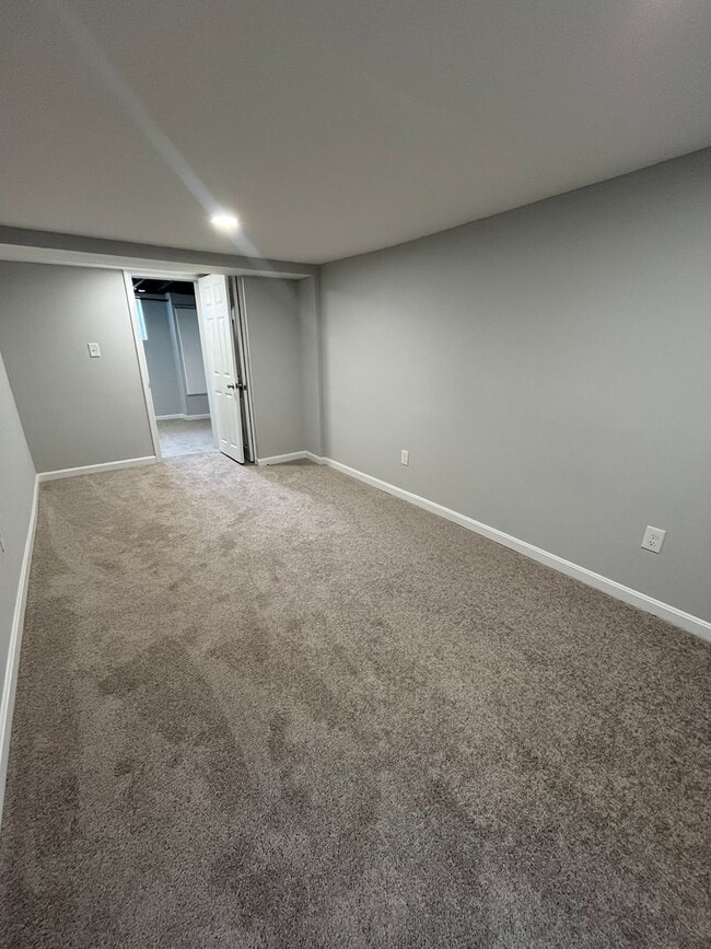 Building Photo - West Baltimore 4 Bedroom 1.5 Bathroom Town...