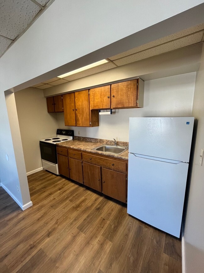 Building Photo - Utilities included!