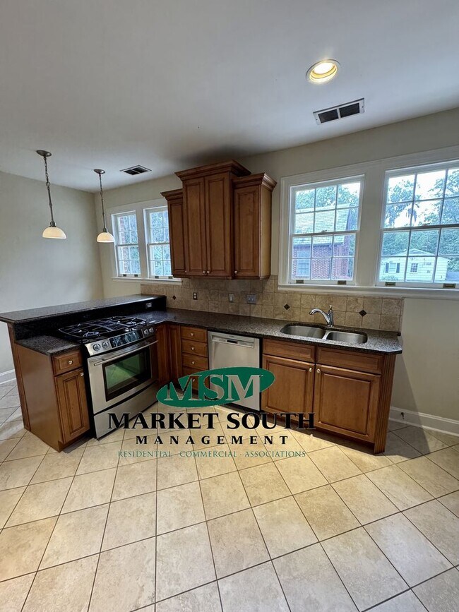 Building Photo - ARDSLEY PARK GEM- AVAILABLE NOW!  APPOINTM...
