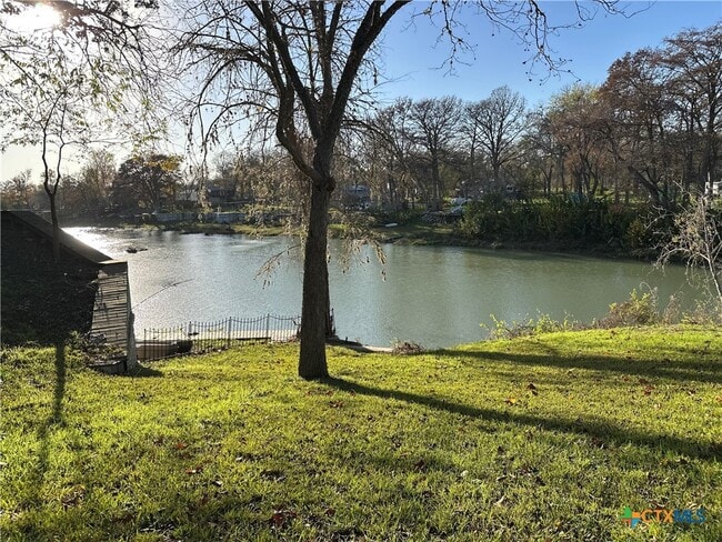 Building Photo - 882 Buerger Ln