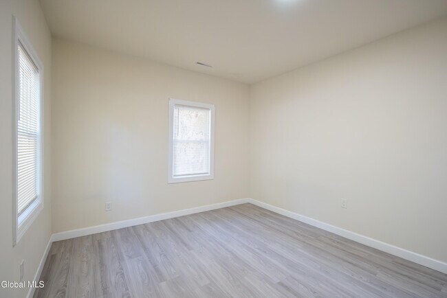 Building Photo - 489 Grooms Rd