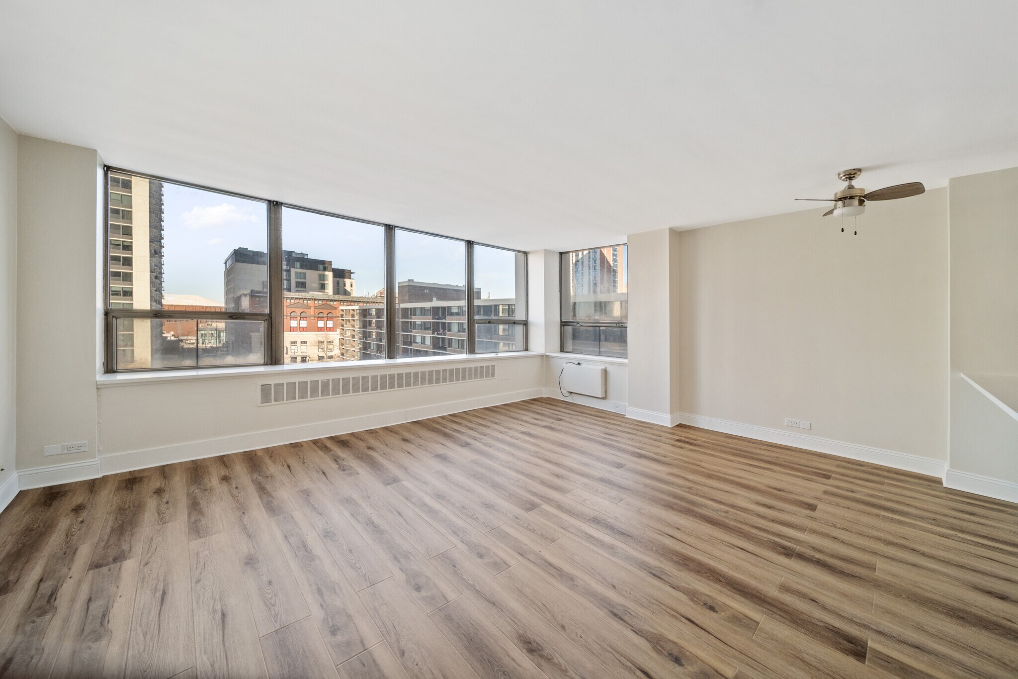 Building Photo - 1460 N Sandburg Ter