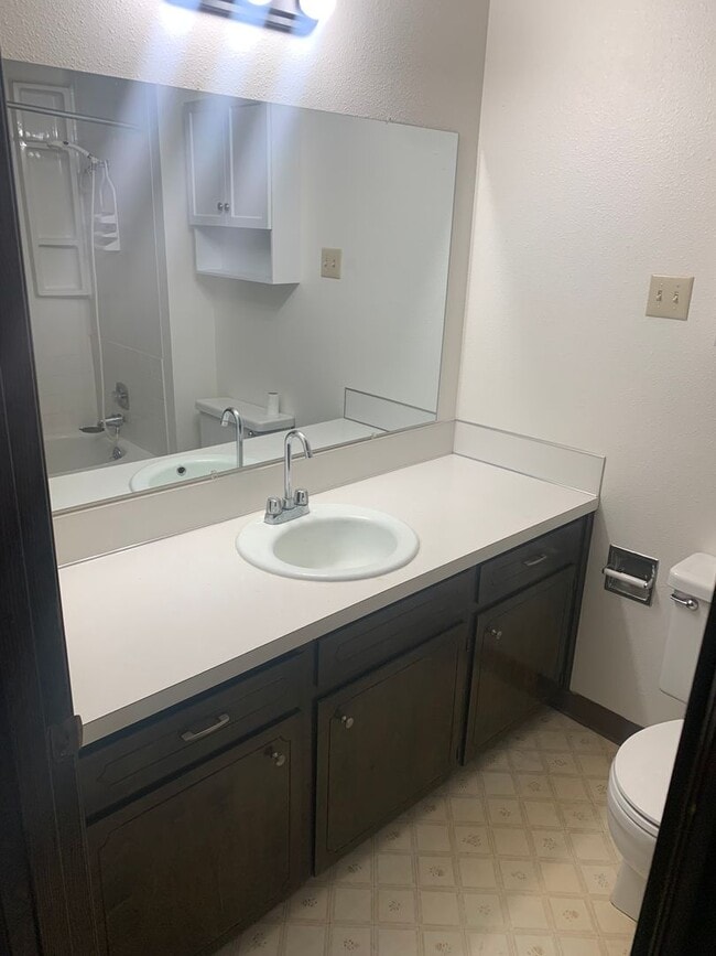 Building Photo - Comfortable Single-Level Living on a Quiet Cul-de-Sac in Walnut Grove!