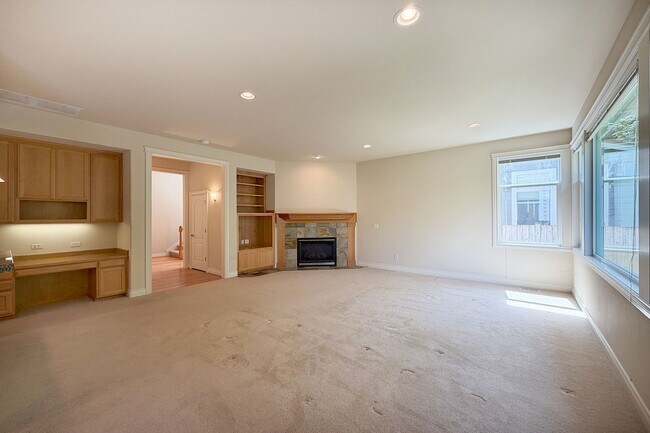 Building Photo - 3Bd/2.5Ba Redmond Home