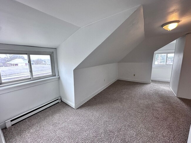 Building Photo - 2712 Woodlawn St