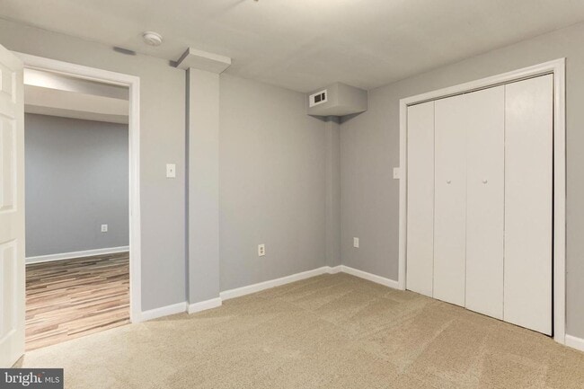 Building Photo - Spacious single family home with full basement