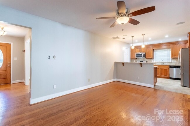 Building Photo - 6618 Castlegate Dr