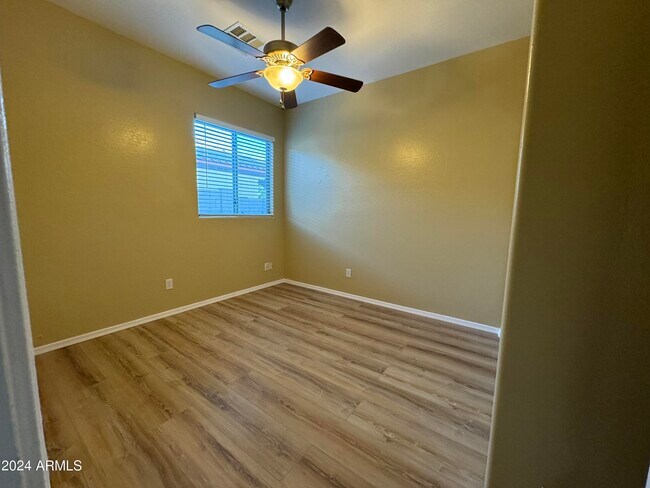 Building Photo - 2524 W Fawn Dr