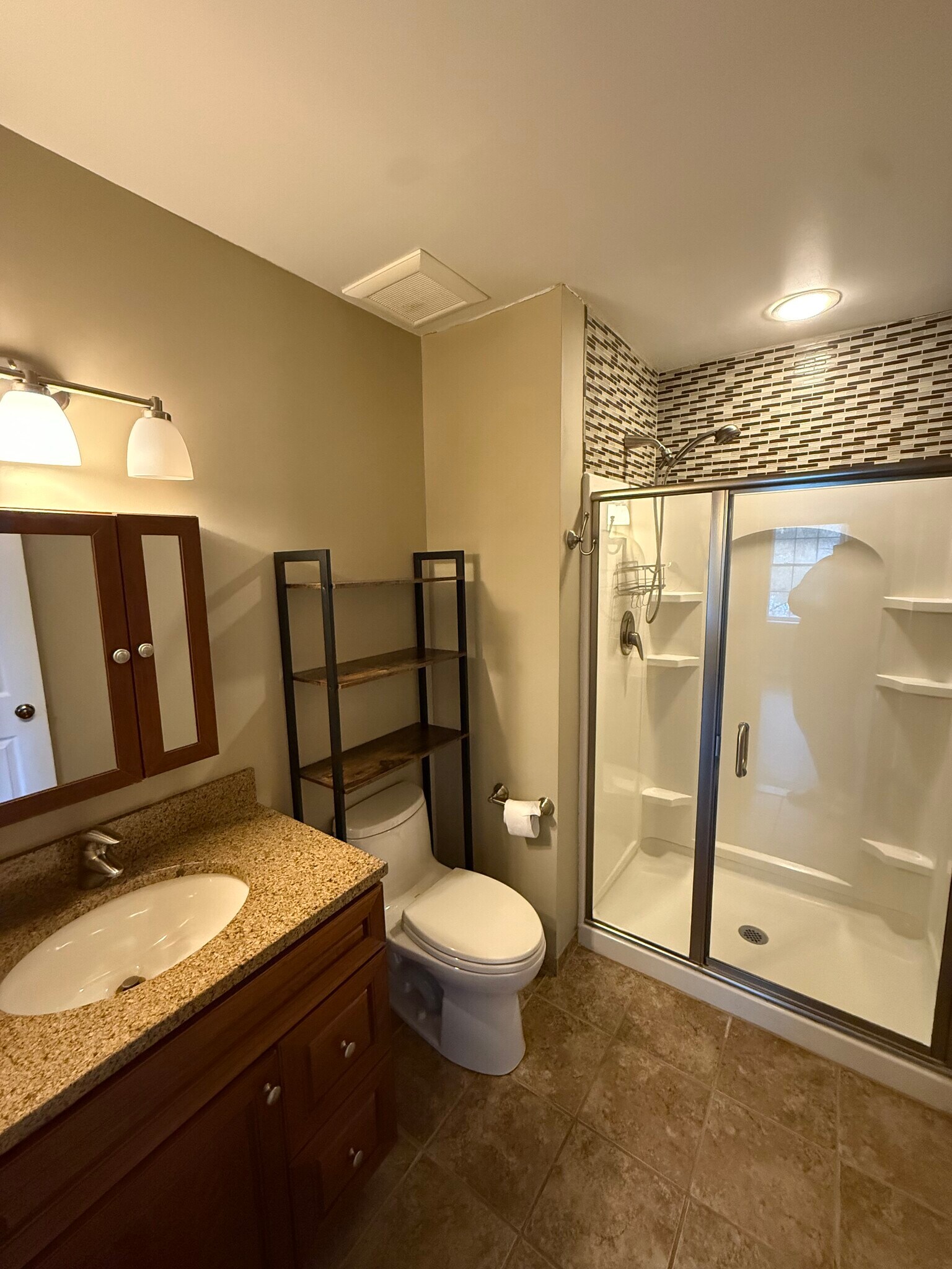 Building Photo - 791 Long Hill Rd