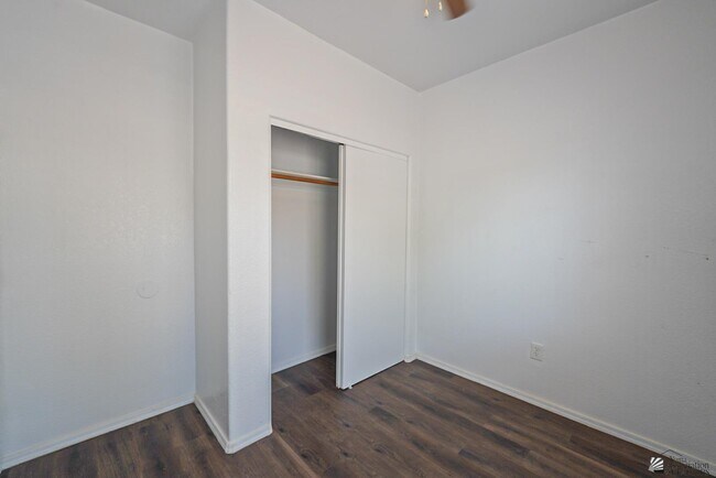 Building Photo - 943 S 37th Ave