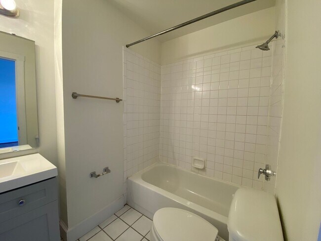 Building Photo - 114 E 14th St