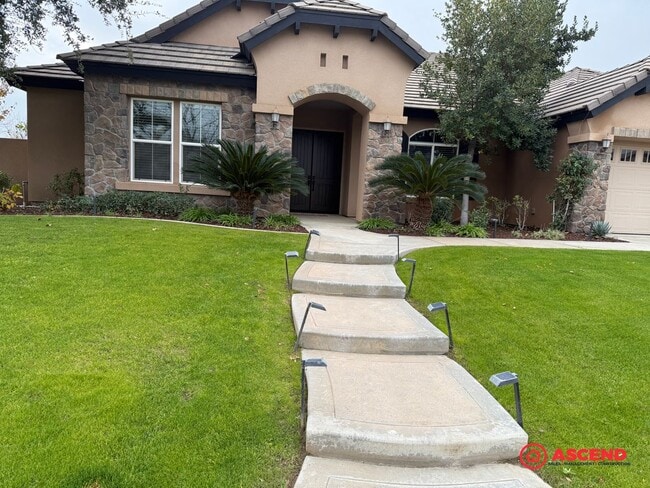 Building Photo - Stunning 4 bedroom + office in Seven Oaks!