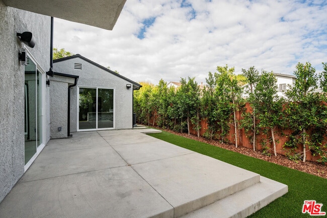 Building Photo - 5110 Garden Grove Ave