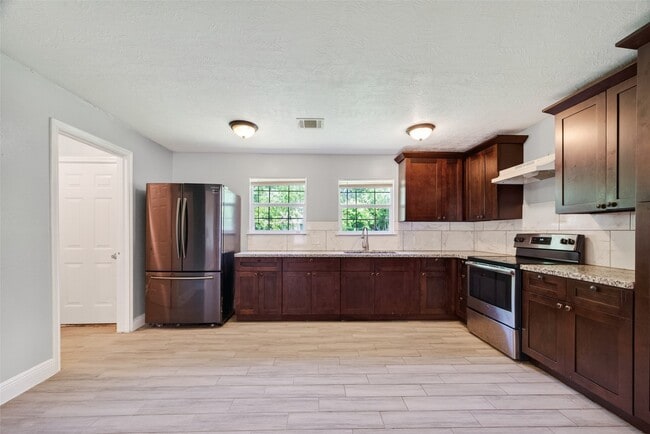Building Photo - 3031 Groton Dr