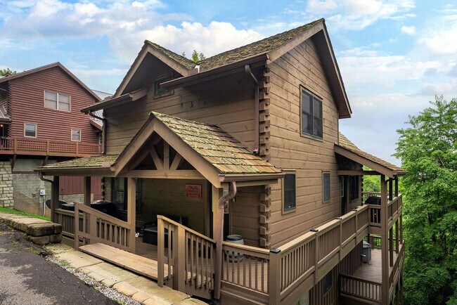 Building Photo - 49 Valley Dr