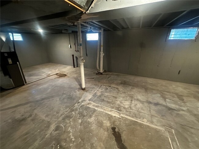 Building Photo - 6705 Lightwood Dr