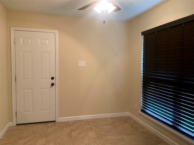 Building Photo - 16618 Oxnard Ln