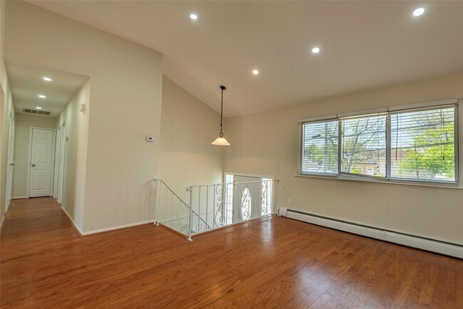 Building Photo - 2515 S Seamans Neck Rd