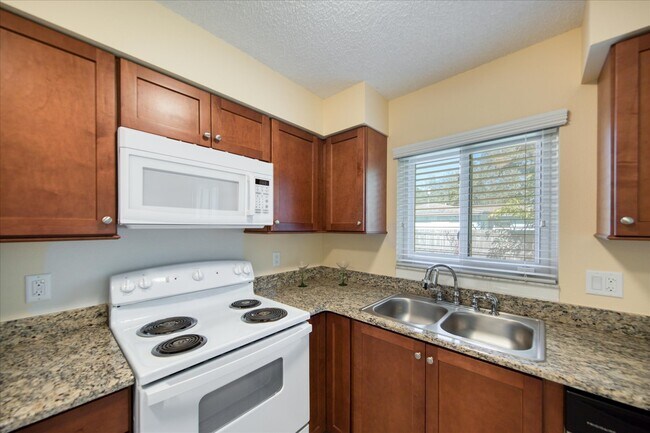 Building Photo - 61 Lake Shore Dr