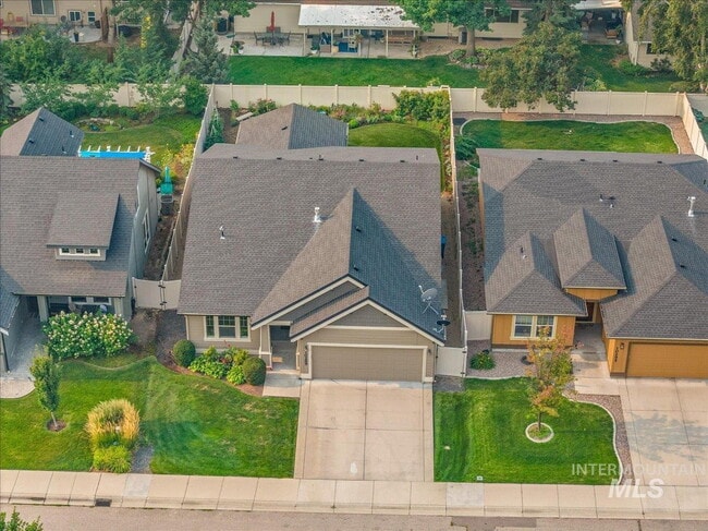 Building Photo - "Charming 3-Bedroom Home with 2 Full Baths in Boise's Sought-After West Dover Heights!"