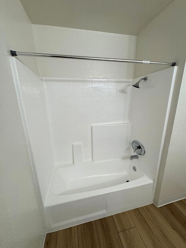 Building Photo - West Ventura Apartment