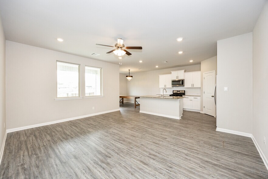 Building Photo - 13667 Willamette Way