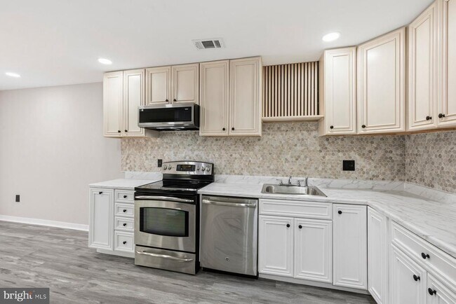 Building Photo - 18323 Allspice Dr