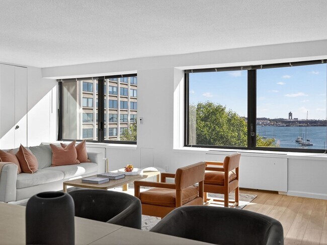 Building Photo - 65 E India Row