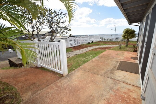 Building Photo - Spacious 3-Bedroom / 2-Bathroom Single-Family Home with Stunning Views – AVAILABLE NOW!