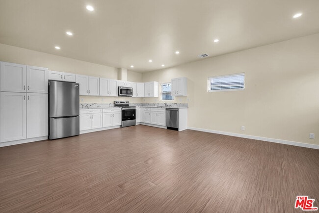 Building Photo - 6625 Duchess Dr