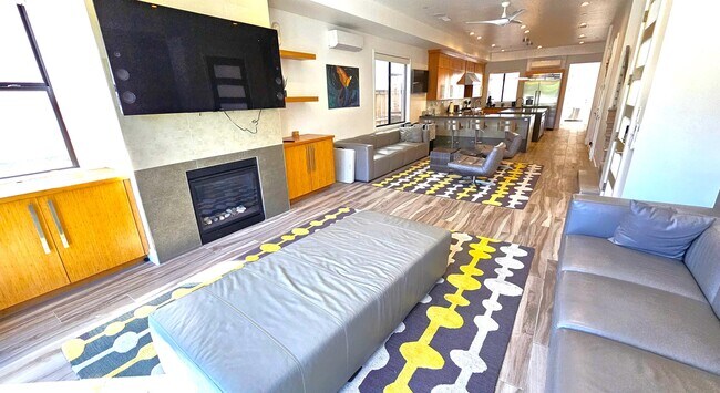 Building Photo - 237 1st St