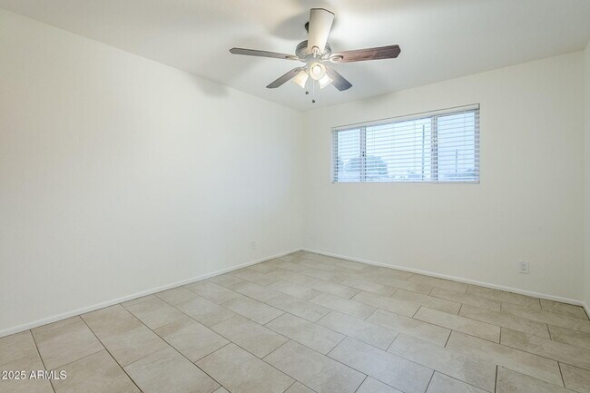 Building Photo - 125 E Papago Dr