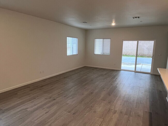 Building Photo - BEAUTIFUL NEWER HOME IN WEST ROSEVILLE!!