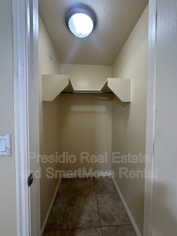 Building Photo - 5325 Scenic Ridge Cir