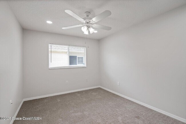 Building Photo - 621 Misty Creek Dr