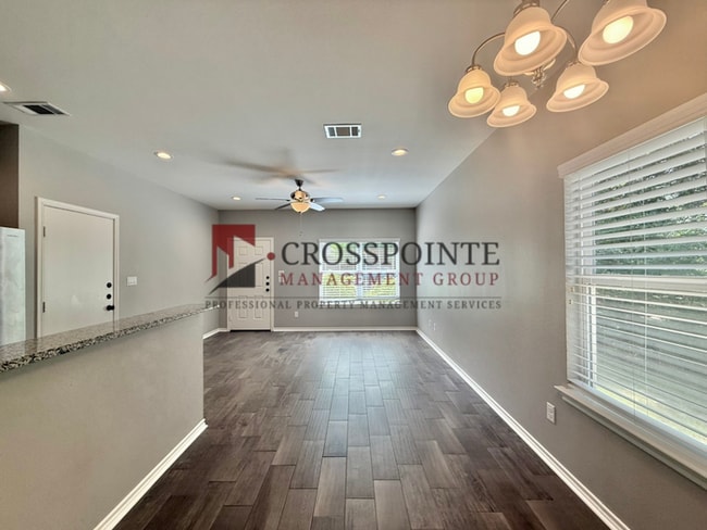 Building Photo - Tour Today! 2 Bedroom 2 Bath Duplex!