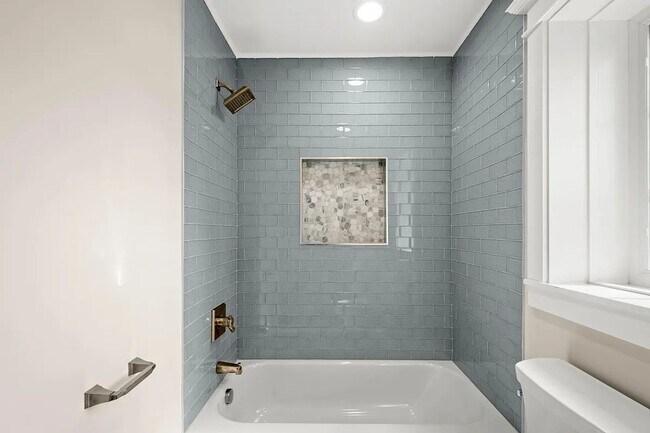 Building Photo - 5 Bed 5 Bath Single Family Home in Edgeworth