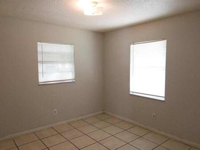 Building Photo - 2803 Griffin Rd