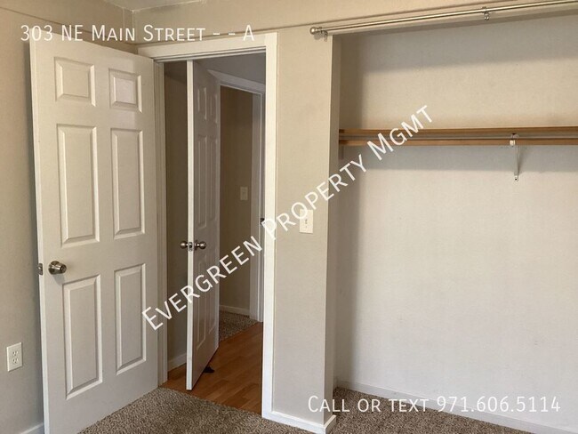 Building Photo - Quaint 2 Bdrm, 1 Bth located in the heart ...