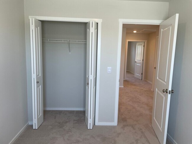Building Photo - HALF OFF FIRST MONTHS RENT 3 Bed 2.5 Bath ...