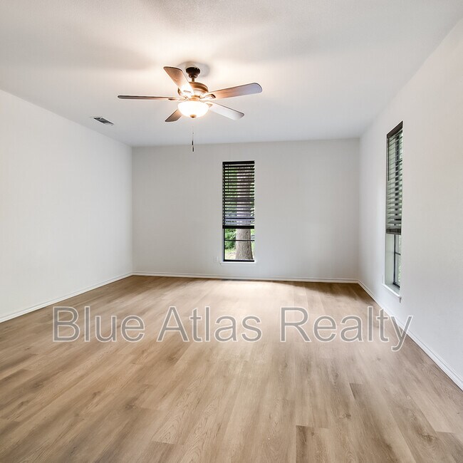 Building Photo - 1329 E Windsor Dr