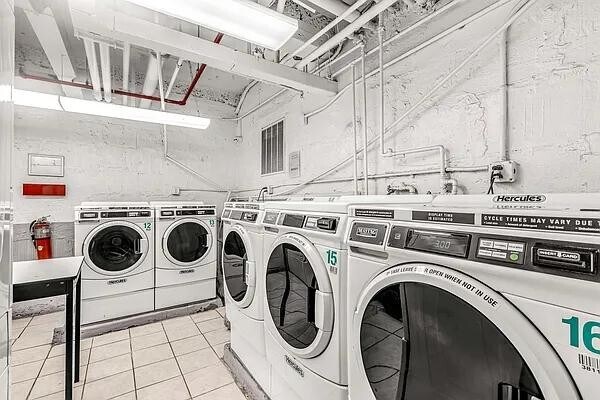 Building Photo - 208 W 23 St