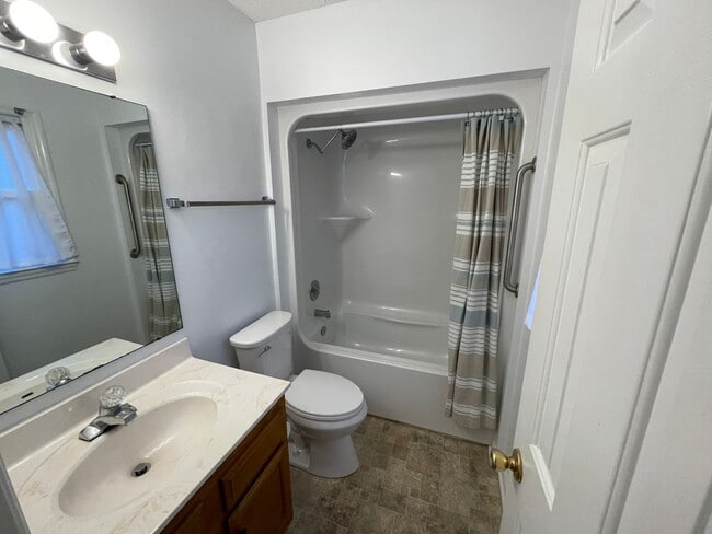 Building Photo - 3 bedroom, 2 bathroom home in Beau Rivage Plantation!