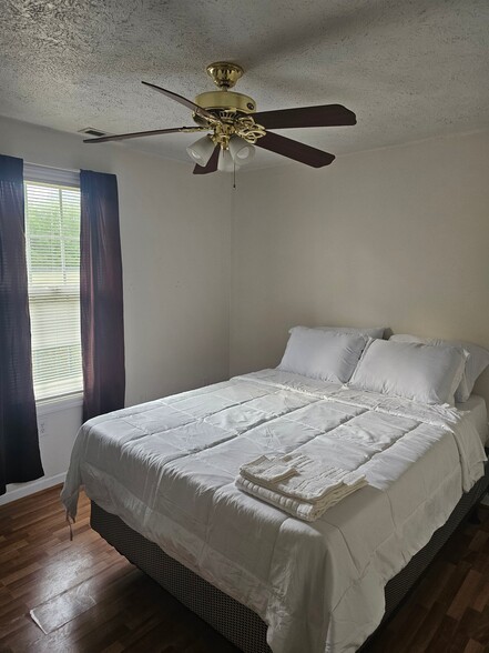 Building Photo - 442 Northwoods Dr