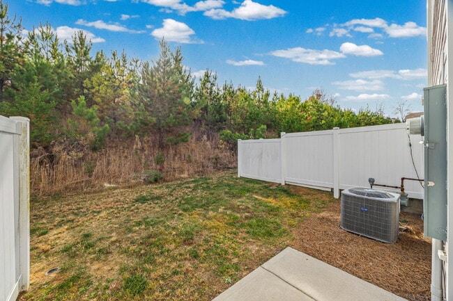 Building Photo - Lake Wylie Townhome with amazing amenities!