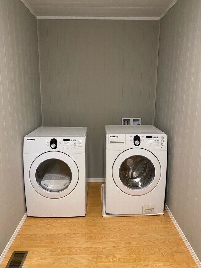 1311 Chapman Ave Sw 1313 Chapman Ave SW Roanoke VA 24016 Apartment