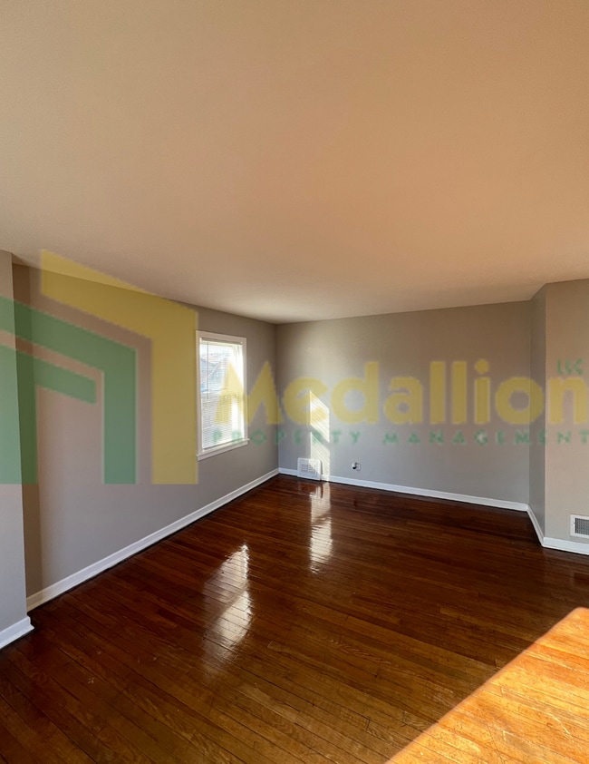 Building Photo - Spacious 4-5 Bedroom, 2-Bath Corner Lot Ho...