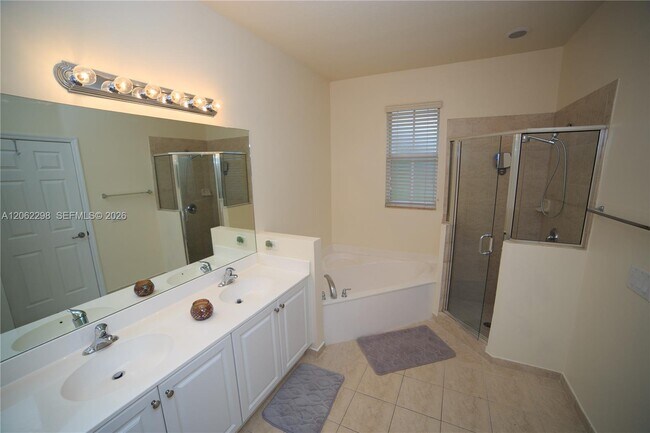 Building Photo - 4501 Mimosa Terrace